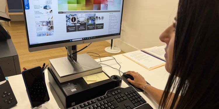 La Junta refuerza el acceso electrónico de la ciudadanía a su información tributaria con la Administración regional La Junta refuerza el acceso electrónico de la ciudadanía a su información tributaria con la Administración regional
