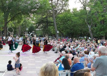 Ocho danzas y un lleno en La Concordia: así vibró Guadalajara con el folclore del Palacio de la Cotilla