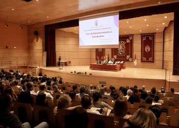 Pastor destaca que los 300 alumnos que se podrán beneficiar de la segunda matrícula gratuita tendrán un ahorro anual de alrededor de 2.000 euros