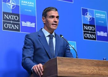 Pedro Sánchez y García-Page evalúan hoy en el puesto de mando de Tamajón el operativo por el incendio de La Mierla