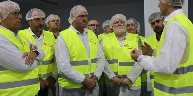 Plan de choque para los ganaderos de La Mierla: alimento de emergencia para 4.000 animales y 5.000 colmenas Plan de choque para los ganaderos de La Mierla: alimento de emergencia para 4.000 animales y 5.000 colmenas