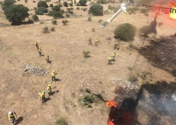 Rápida actuación en Sienes: extinguido un incendio de matorral tras el despliegue de seis medios aéreos