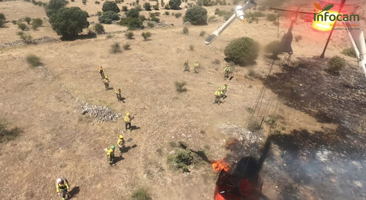 Rápida actuación en Sienes: extinguido un incendio de matorral tras el despliegue de seis medios aéreos 2 Rápida actuación en Sienes extinguido un incendio de matorral tras el despliegue de seis medios aéreos