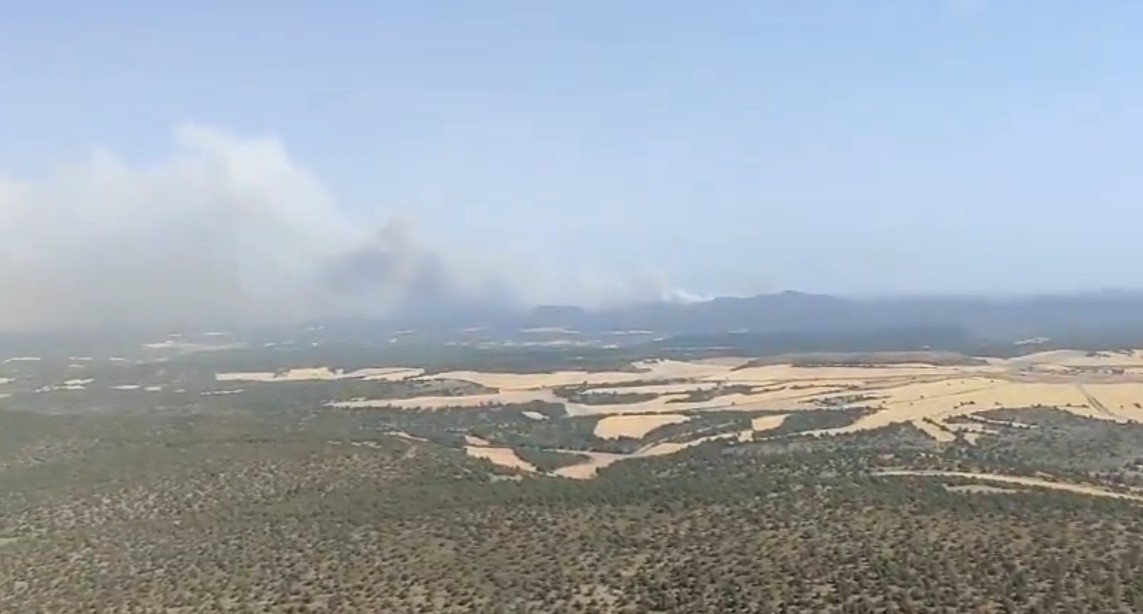 Selas amplía las evacuaciones por el incendio y mantiene cortada la N-211 1 Selas amplía las evacuaciones por el incendio y mantiene cortada la N-211