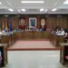 Tensión laboral en Azuqueca: el alcalde expulsa del pleno a la representante sindical por negar con el dedo 3 Tensión laboral en Azuqueca el alcalde expulsa del pleno a la representante sindical por negar con el dedo
