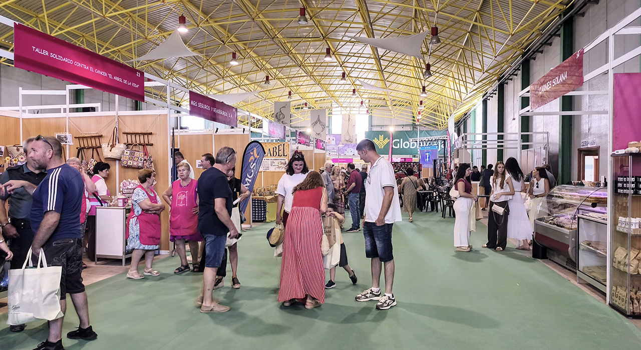Tortosa muestra su satisfacción por “la gran afluencia de público y los resultados económicos” en la LII Feria Internacional del Ajo de Las Pedroñeras 1 Tortosa muestra su satisfacción por “la gran afluencia de público y los resultados económicos” en la LII Feria Internacional del Ajo de Las Pedroñeras