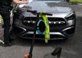 Un conductor de patinete acaba en el Hospital de Cuenca tras chocar con un coche en República Argentina