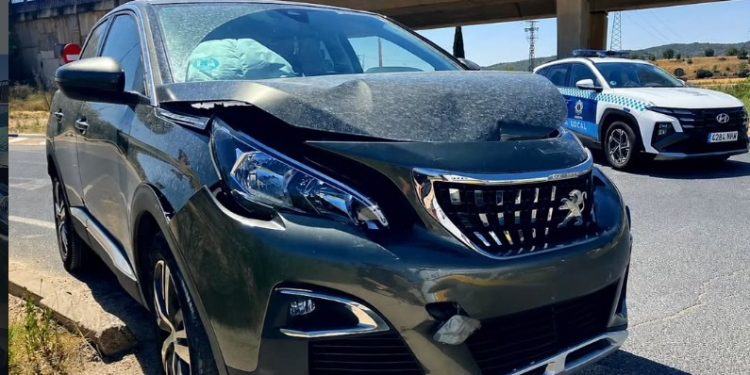 Un herido trasladado al Hospital de Cuenca tras un choque junto a la rotonda de Decathlon