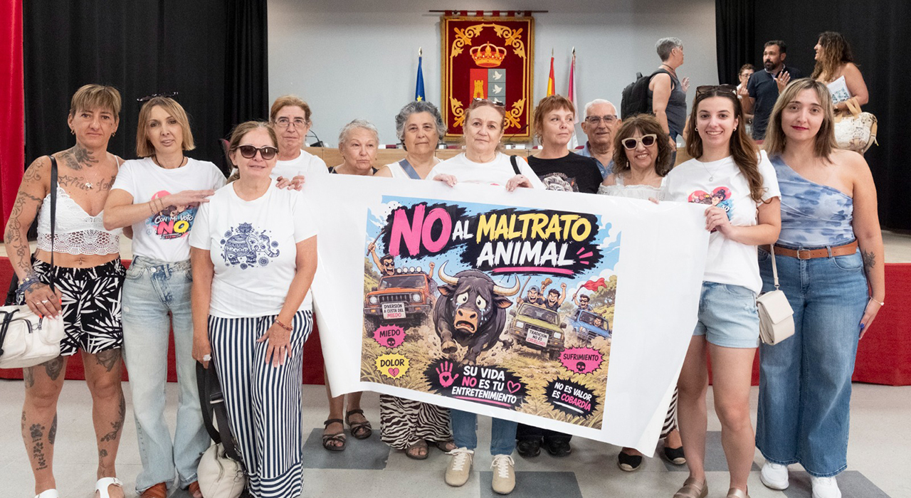 Vecinos de Villanueva de la Torre reúnen 250 firmas para frenar el regreso de los festejos taurinos 2 Vecinos de Villanueva de la Torre reúnen 250 firmas para frenar el regreso de los festejos taurinos