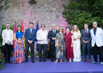 Vega entrega el XIV premio internacional de periodismo ‘Cátedra Manu Leguineche’ a la Fundación Gabo