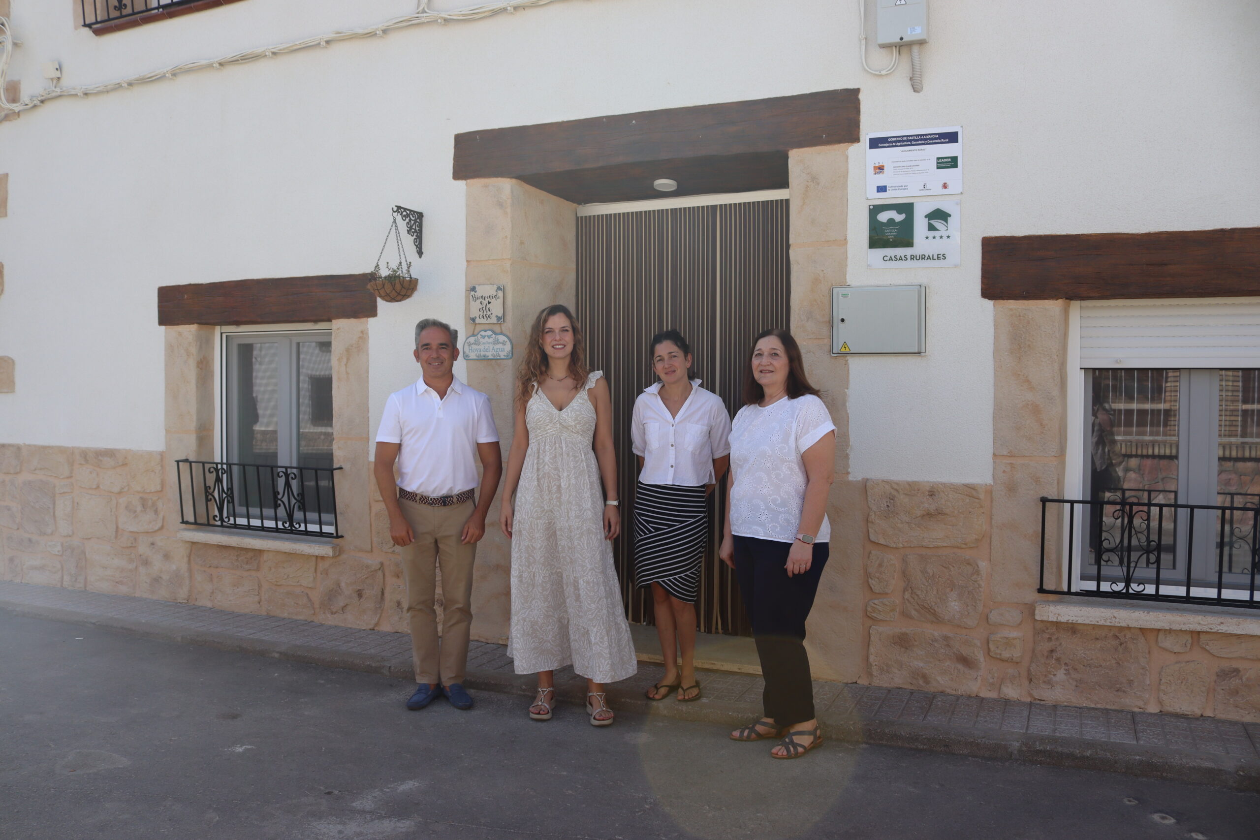 Visita a la casa rural ‘Hoya del Agua’ de Casas de Haro, proyecto financiado con fondos LEADER gestionados por los grupos de acción local