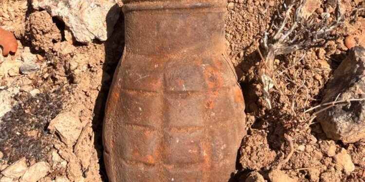 La Guardia Civil detona una granada en Abánades hallada por un senderista