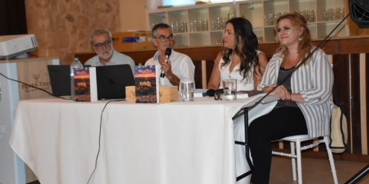 La Diputación presenta Belmonte, de aldea de Alarcón a Señorío una obra que recorre la historia de la villa manchega La Diputación presenta Belmonte, de aldea de Alarcón a Señorío una obra que recorre la historia de la villa manchega