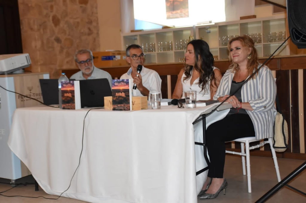 La Diputación presenta Belmonte, de aldea de Alarcón a Señorío una obra que recorre la historia de la villa manchega La Diputación presenta Belmonte, de aldea de Alarcón a Señorío una obra que recorre la historia de la villa manchega