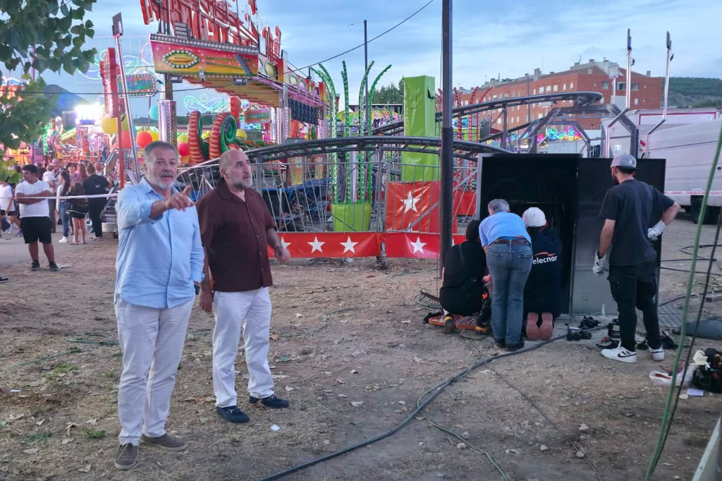 Las atracciones del Ferial de Cuenca recuperan la normalidad tras solventarse la avería eléctrica 1 El Ayuntamiento de Cuenca revisa la red del Ferial tras el sobrecalentamiento de un cuadro eléctrico