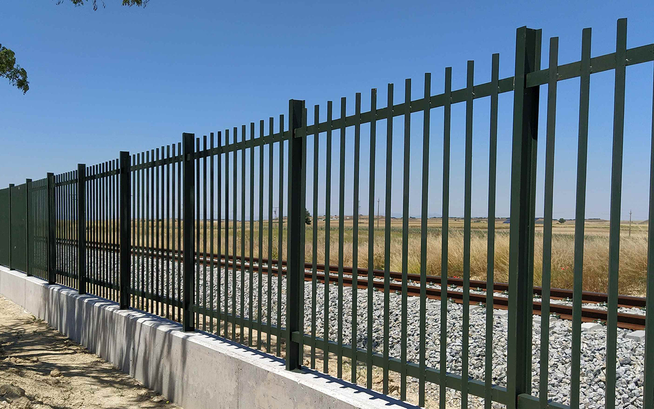 Adif instalará nuevos cerramientos en distintos puntos de la red ferroviaria convencional en Guadalajara Adif instalará nuevos cerramientos en distintos puntos de la red ferroviaria convencional en Guadalajara