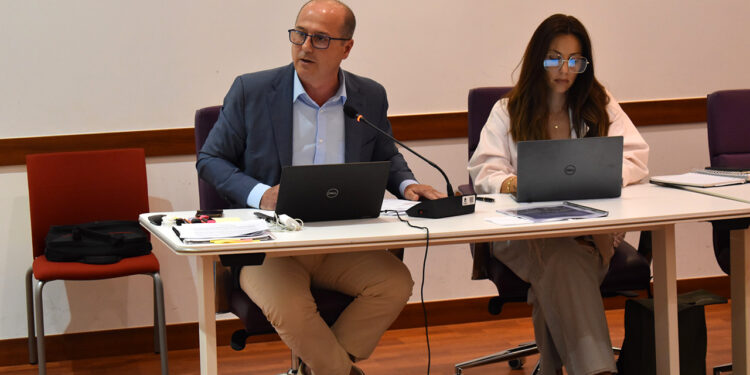 Alberto Rojo: “Guarinos no quiere apoyar a Ceuta, sino dividir entre suyos y ajenos” Alberto Rojo: “Guarinos no quiere apoyar a Ceuta, sino dividir entre suyos y ajenos”
