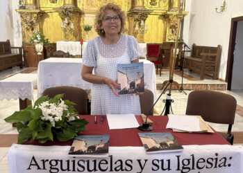 Arguisuelas presenta el libro Arguisuelas y su Iglesia en un emotivo acto dedicado a la memoria y al patrimonio del pueblo