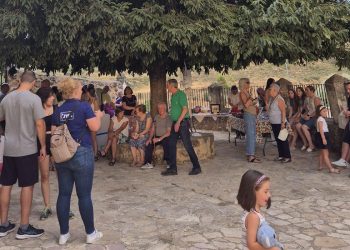 Artesanía para mantener vivo el patrimonio: Barbalimpia amplía su mercadillo solidario a favor de su iglesia románica
