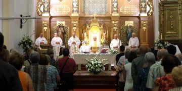 Cabanillas abrirá al público su histórico campanario con una inversión de 70.000 euros anunciada en las bodas de oro de su párroco