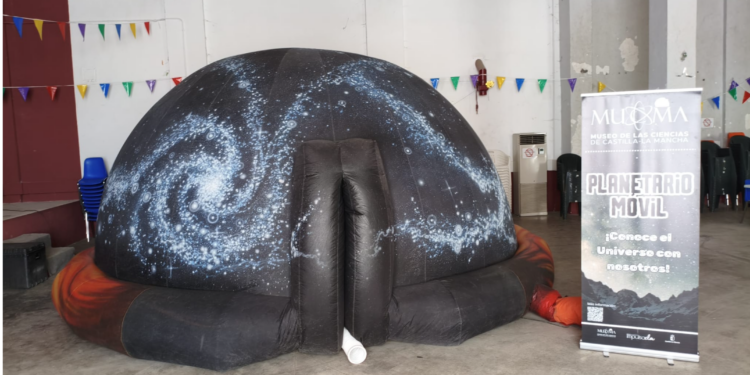El planetario móvil calienta motores en Chillarón de Cuenca de cara al gran eclipse del 12 de agosto