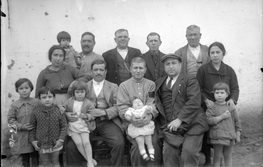 El Gobierno regional promueve la exposición virtual de fotografías antiguas ‘Retratos de familia en Castilla-La Mancha’ 2 Captura de pantalla 2026 08 19 104351