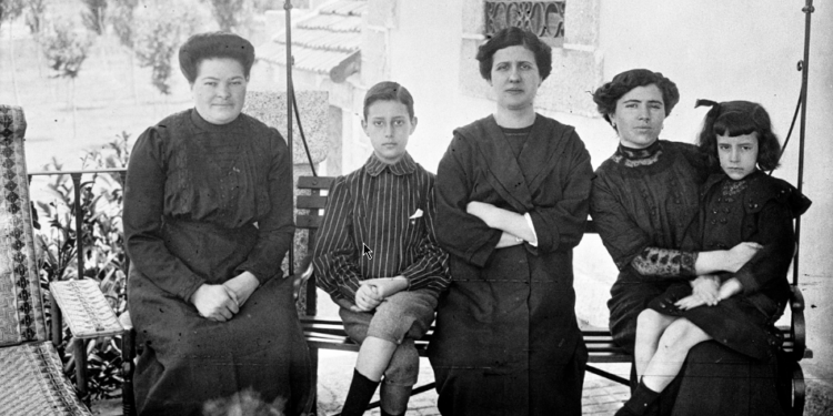 El Gobierno regional promueve la exposición virtual de fotografías antiguas ‘Retratos de familia en Castilla-La Mancha’