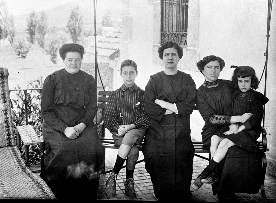 El Gobierno regional promueve la exposición virtual de fotografías antiguas ‘Retratos de familia en Castilla-La Mancha’ 3 Captura de pantalla 2026 08 19 104422