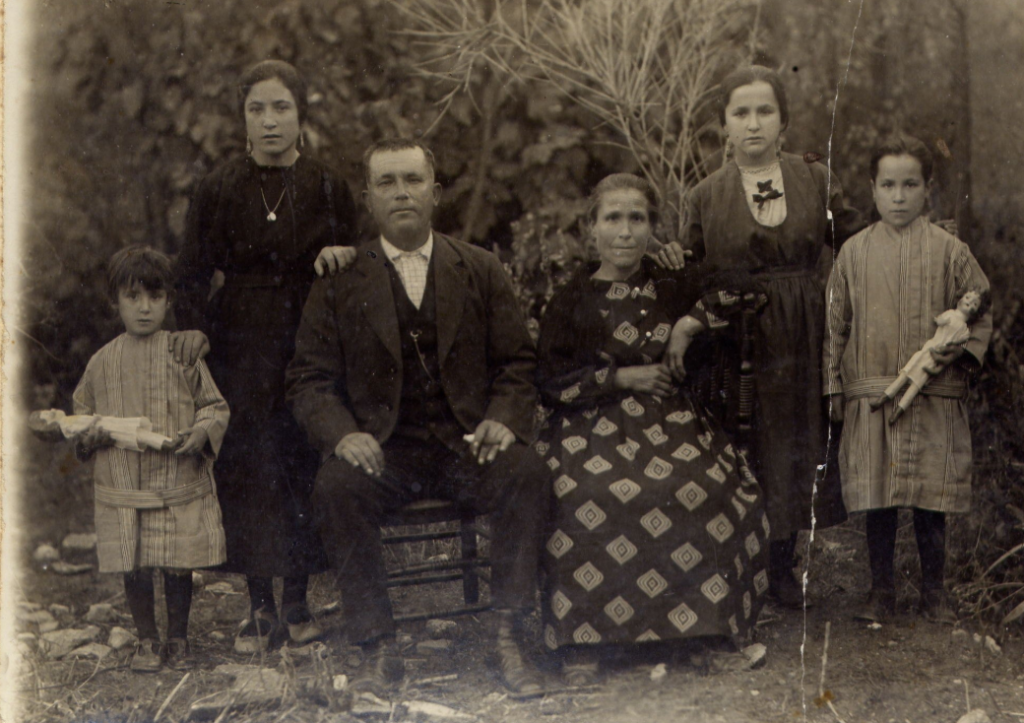 El Gobierno regional promueve la exposición virtual de fotografías antiguas ‘Retratos de familia en Castilla-La Mancha’ 4 Captura de pantalla 2026 08 19 104444