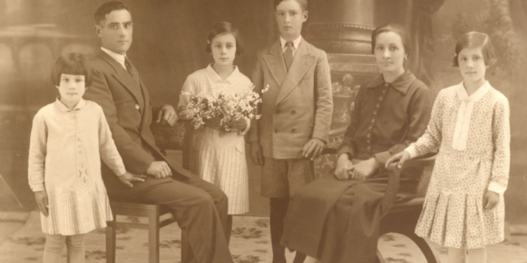 El Gobierno regional promueve la exposición virtual de fotografías antiguas ‘Retratos de familia en Castilla-La Mancha’