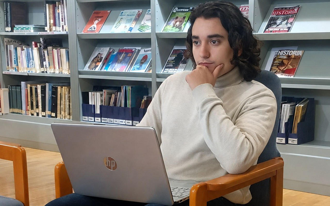 Carlos Muñoz Escobar regresa con El silencio de los arcanos, su cuarta novela con solo 15 años 1 Carlos Muñoz Escobar