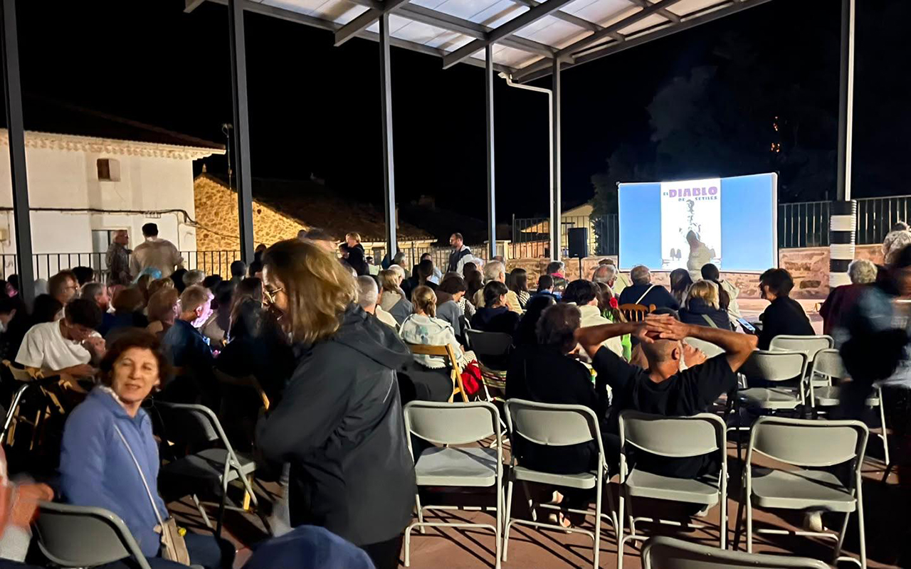 Cine, memoria y tradición se dan cita en Setiles con la exhibición del documental El Diablo y el corto Un lugar donde volver 1 Cine memoria y tradicion se dan cita en Setiles con la exhibicion del documental El Diablo y el corto Un lugar donde volver 1