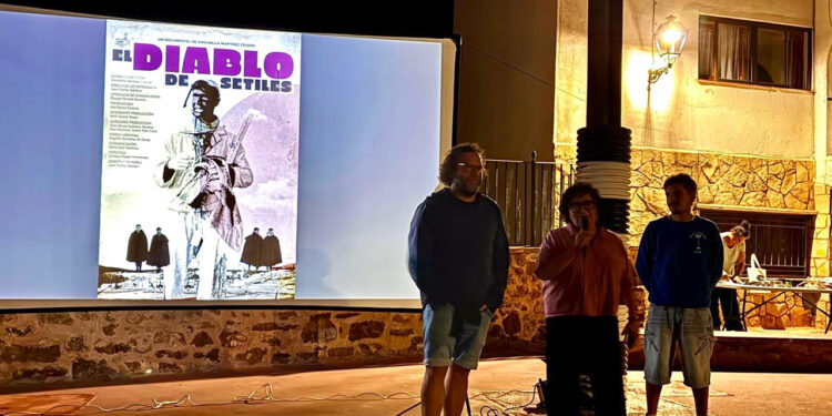 Cine, memoria y tradición se dan cita en Setiles con la exhibición del documental El Diablo y el corto Un lugar donde volver Cine, memoria y tradición se dan cita en Setiles con la exhibición del documental El Diablo y el corto Un lugar donde volver