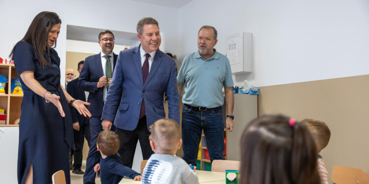 Concedidas ayudas a 305 ayuntamientos para garantizar la gratuidad de 2-3 años en Educación Infantil a cerca de 6.800 alumnos y alumnas Concedidas ayudas a 305 ayuntamientos para garantizar la gratuidad de 2-3 años en Educación Infantil a cerca de 6.800 alumnos y alumnas