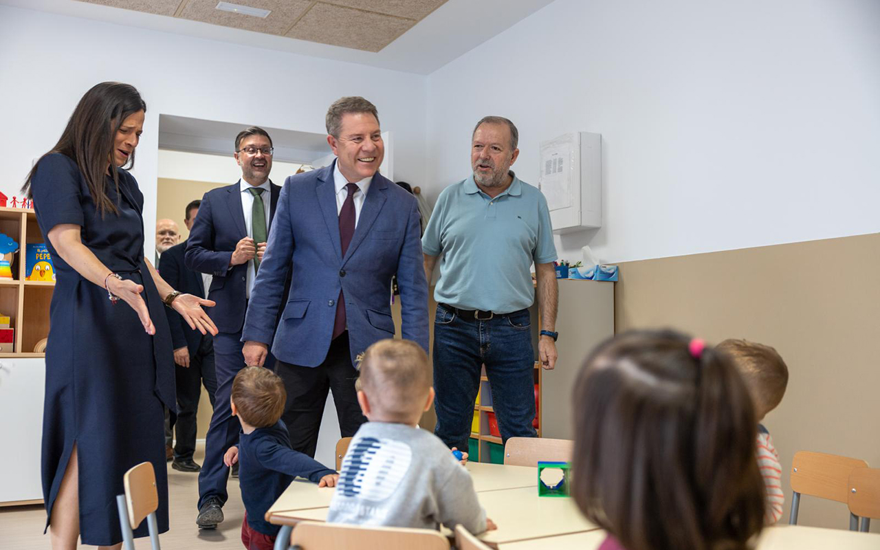 Concedidas ayudas a 305 ayuntamientos para garantizar la gratuidad de 2-3 años en Educación Infantil a cerca de 6.800 alumnos y alumnas Concedidas ayudas a 305 ayuntamientos para garantizar la gratuidad de 2-3 años en Educación Infantil a cerca de 6.800 alumnos y alumnas