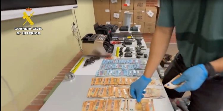 Desarticulada la banda de butroneros que asaltó una empresa en Minglanilla Desarticulada la banda de butroneros que asaltó una empresa en Minglanilla