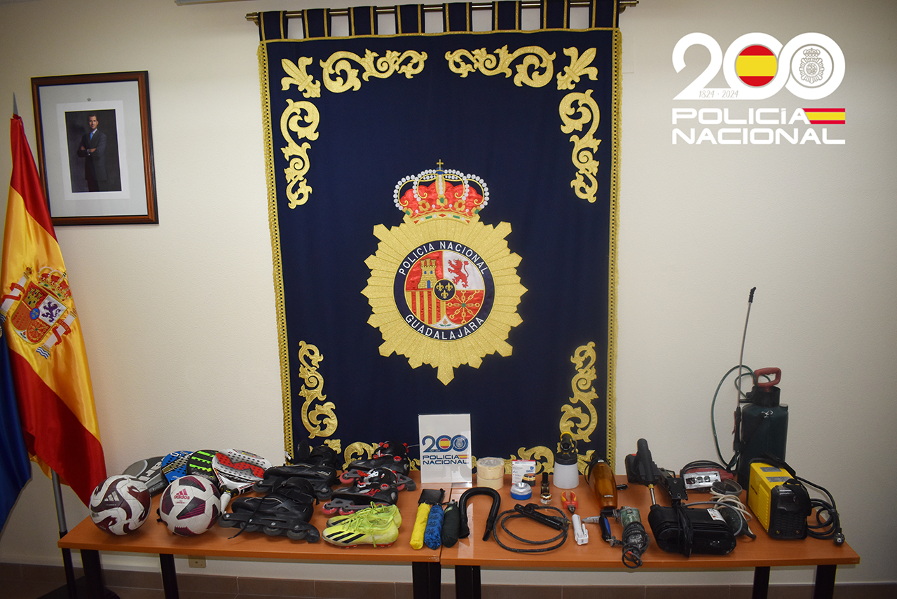 Dos detenidos en Guadalajara tras una persecución policial en un coche robado lleno de herramientas Dos detenidos en Guadalajara tras una persecución policial en un coche robado lleno de herramientas