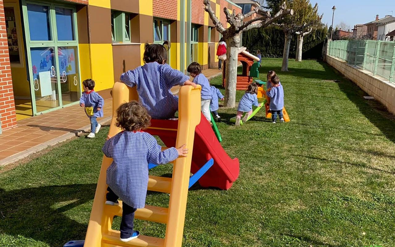 El Ayuntamiento de Cabanillas bonificará a las familias de la Escuela Infantil privada, igualando las nuevas ayudas regionales de la pública El Ayuntamiento de Cabanillas bonificará a las familias de la Escuela Infantil privada, igualando las nuevas ayudas regionales de la pública