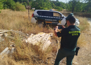 El SEPRONA desmantela una red que arrojaba uralita con amianto en olivares conquenses