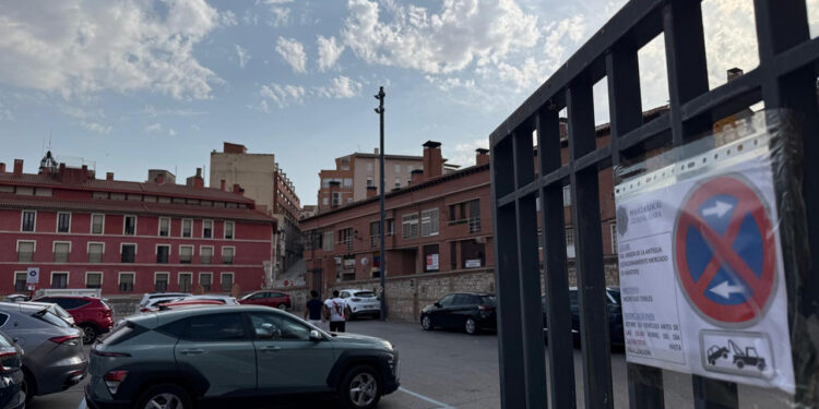 El aparcamiento del Mercado de Abastos de Guadalajara cierra este lunes para el montaje de los toriles El aparcamiento del Mercado de Abastos de Guadalajara cierra este lunes para el montaje de los toriles