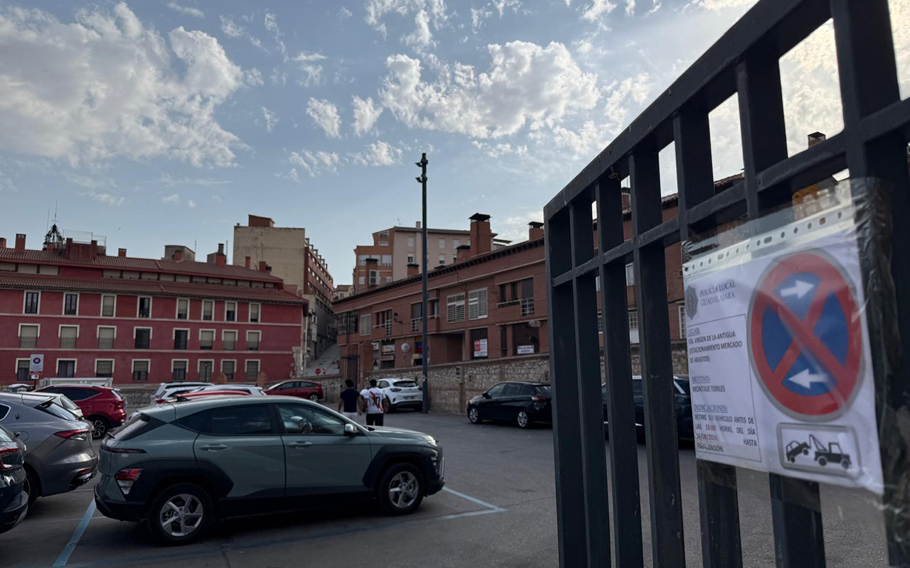 El aparcamiento del Mercado de Abastos de Guadalajara cierra este lunes para el montaje de los toriles El aparcamiento del Mercado de Abastos de Guadalajara cierra este lunes para el montaje de los toriles