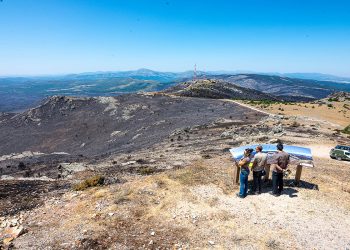 El incendio de La Mierla pasa a nivel 0: arranca la protección del agua tras arder 32.000 hectáreas