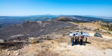 El incendio de La Mierla pasa a nivel 0: arranca la protección del agua tras arder 32.000 hectáreas