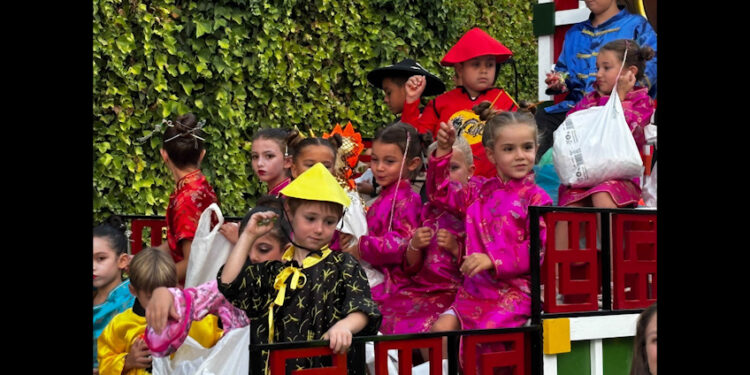 Galería de imágenes. Las carrozas de San Julián recorren Cuenca para abrir las fiestas
