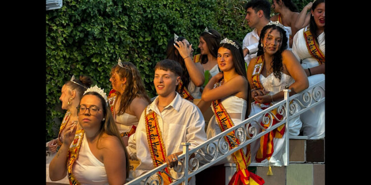 Galería de imágenes. Las carrozas de San Julián recorren Cuenca para abrir las fiestas