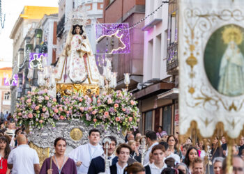 Guadalajara inaugura sus fiestas con el tradicional traslado de la Virgen de la Antigua a la Concatedral