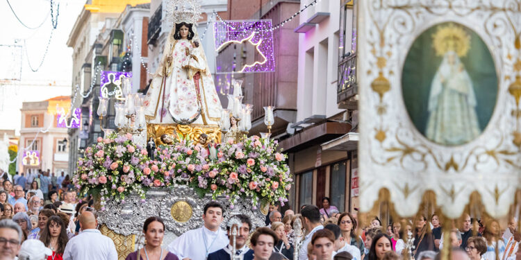 Guadalajara inaugura sus fiestas con el tradicional traslado de la Virgen de la Antigua a la Concatedral