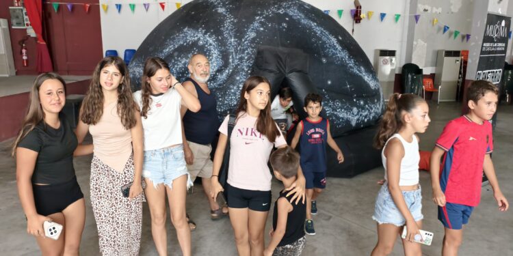El planetario móvil calienta motores en Chillarón de Cuenca de cara al gran eclipse del 12 de agosto