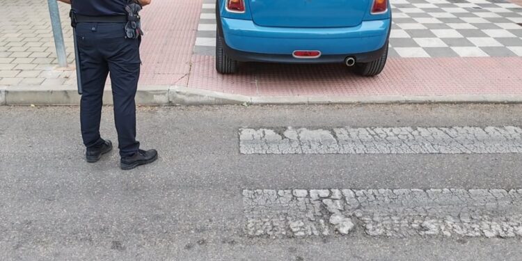 La Policía Local de Cuenca recuerda que los festejos no justifican aparcar en las aceras La Policía Local de Cuenca recuerda que los festejos no justifican aparcar en las aceras