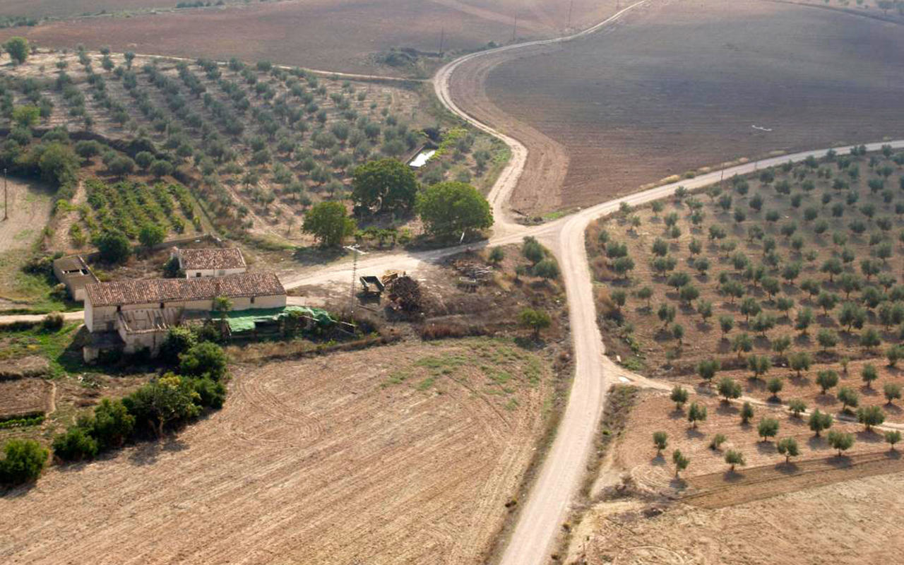 La Junta abre la convocatoria de ayudas para la mejora de caminos rurales, dotada con 10 millones de euros La Junta abre la convocatoria de ayudas para la mejora de caminos rurales, dotada con 10 millones de euros